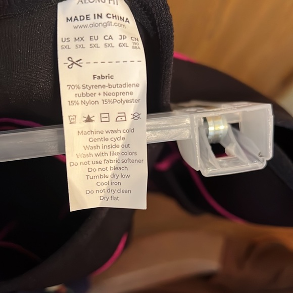 Woman Shorts - Picture 3 of 4